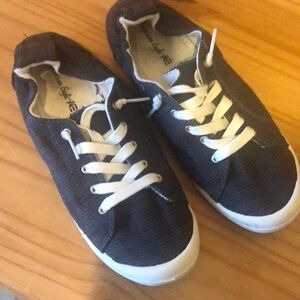 AE Black Flat Sneakers Pull On 7.5